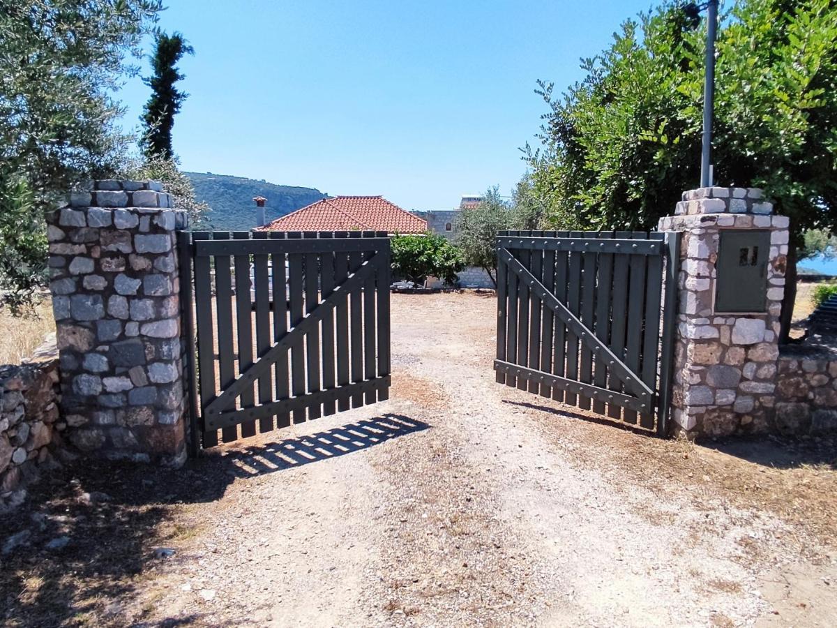 Athina'S Stone House In Kardamyli Vila Exterior foto